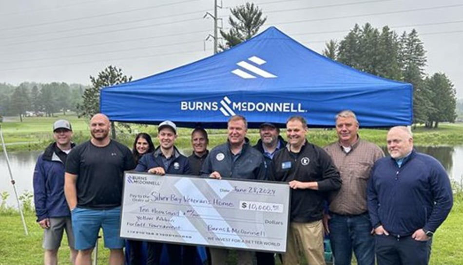 Burns &amp; McDonnell employee-owners at Silver Bay Veterans Homes fundraiser in Minnesota
