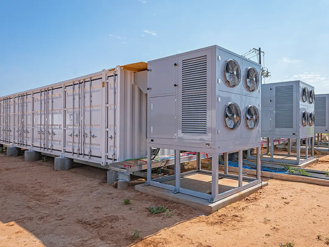 battery units with cooling fans