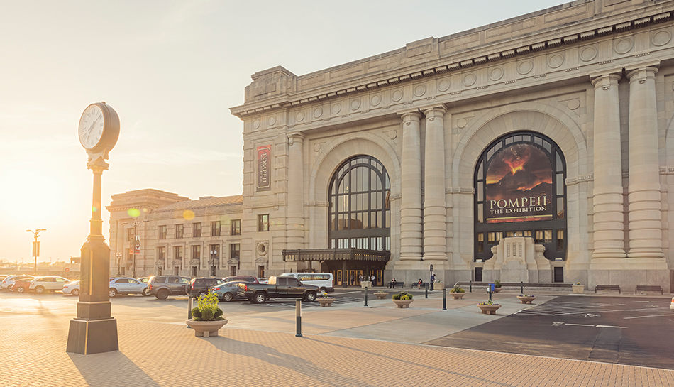 exterior view of Kansas City Union Station entrance plaza